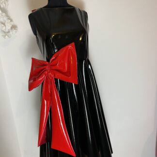 Super sexy little black dress with contrasting Sash tie & Oversized removable Bow detail.